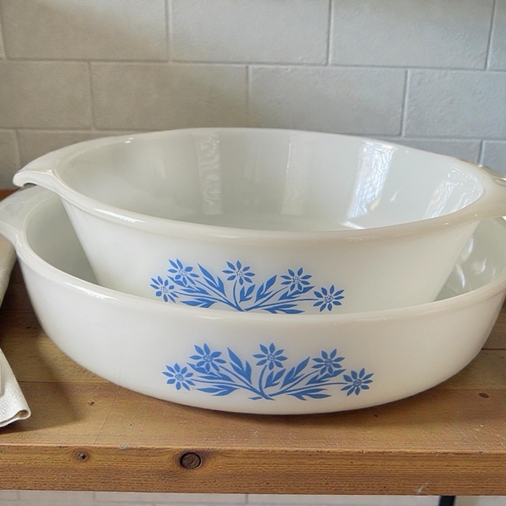 Corning Ware casserole 5 dishes featuring the iconic "Blue Cornflower" pattern - Picture 2 of 5